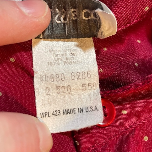 VTG Levi Strauss burgundy button down LS polyester blouse w/ dots & pleated bow - Picture 5 of 11